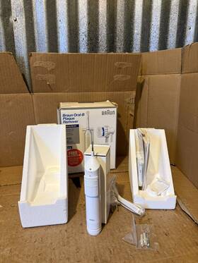 D5025 Braun Oral B Plaque Remover Two Brush Heads