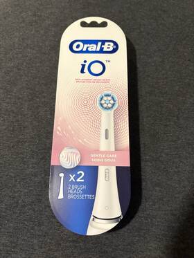 12222 Oral-b New- Io Gentle Care Replacement Brush Heads X2