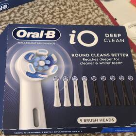 52888335ao Oral-b Io Deep Clean Replacement Heads 9-pack Reminder Bristles White Black