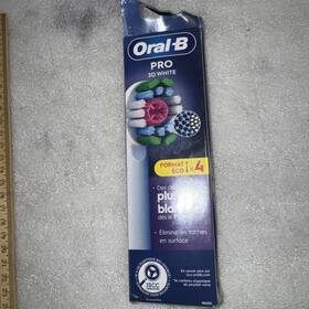 Oral-b 8006540895238 Pro 3d White Electric Toothbrush Replacement Heads 4 Pack Box Damage
