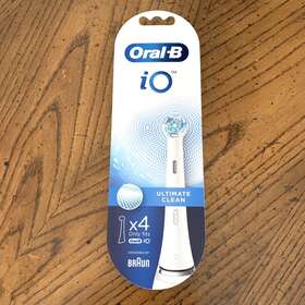 Oral-b Cw-4 Io Ultimate Clean White Replacement Brush Heads X 4 New Sealed Package