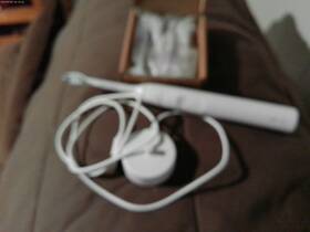 Hx6320 Philips Sonicare Sonic Electric Toothbrush/charger And 5 Brushes