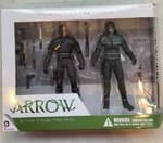2014 Dc Collectibles Arrow: Deathstroke & Oliver Queen Action Figure 2-PACK New. Fixed Price $73.00.
