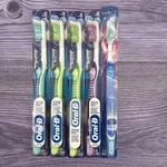 5 Lot Oral-b Advantage 3D White Vivid Toothbrush Soft 2009 P&g Usa Colors Vary. Fixed Price $23.99.