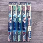 5 Lot Oral-b Advantage 3D White Vivid Toothbrush Soft Nos 2009 P&g Usa. Fixed Price $23.99.