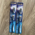 2 Packs Oral-b 3D White Replacement Toothbrush Heads. Fixed Price $19.99.